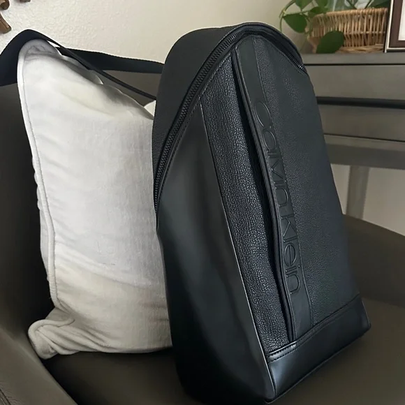 Calvin Klein Black Textured Men display picture 1